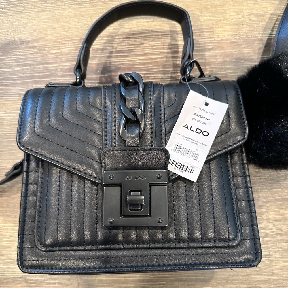 Aldo Black Purse
Versatile Fashion
Thoughtful Pockets